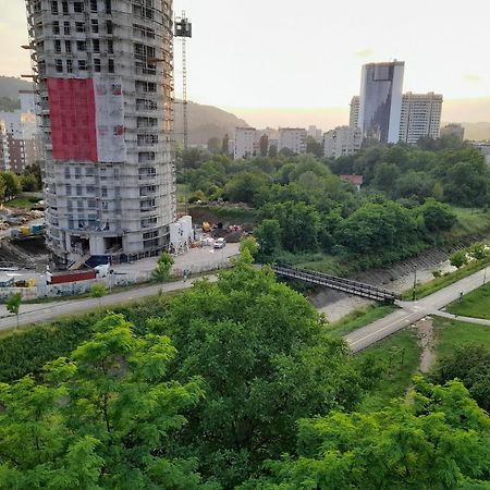 Apartman Bulevar Stupine 투즐라 외부 사진
