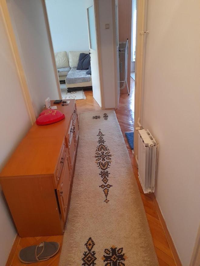 Apartman Bulevar Stupine 투즐라 외부 사진